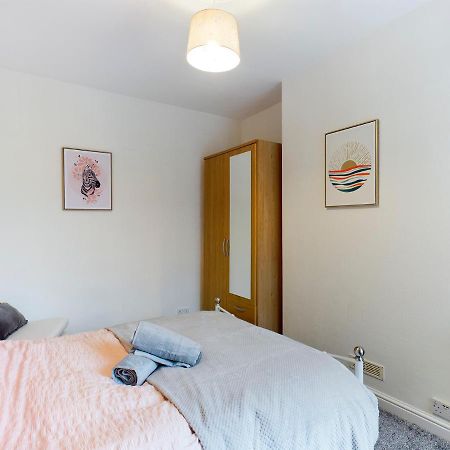 Cheerful 3 Bedroom Home With Free Parking And Wifi Chester Exteriör bild