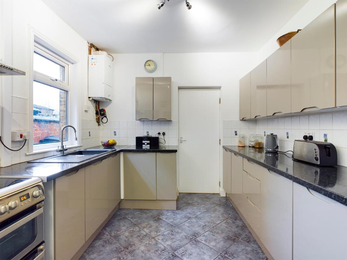 Cheerful 3 Bedroom Home With Free Parking And Wifi Chester Exteriör bild
