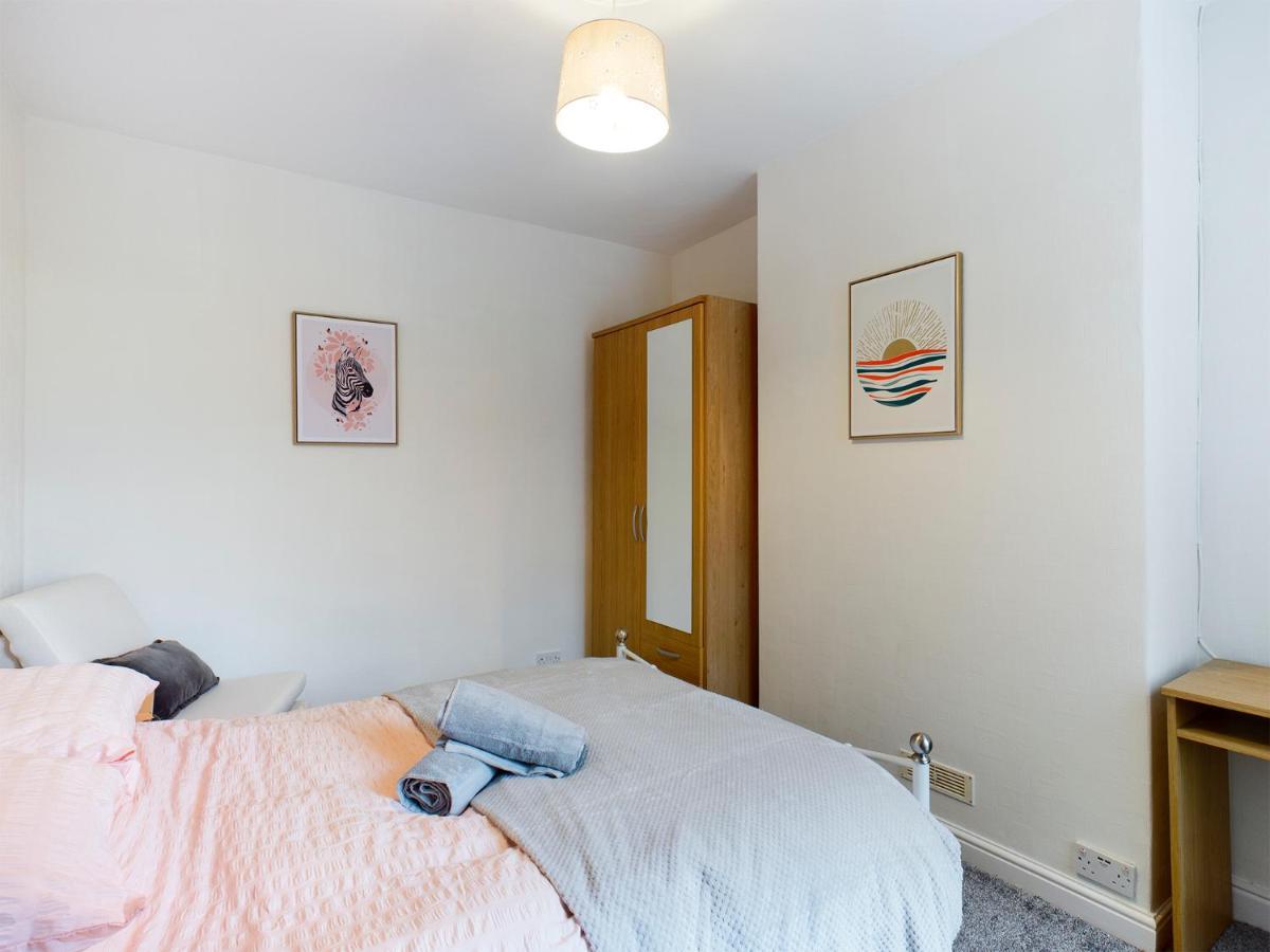 Cheerful 3 Bedroom Home With Free Parking And Wifi Chester Exteriör bild