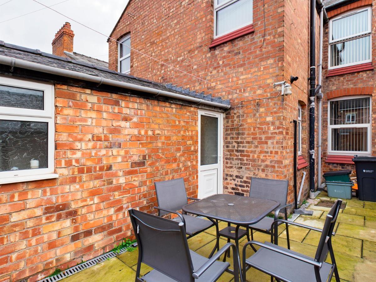 Cheerful 3 Bedroom Home With Free Parking And Wifi Chester Exteriör bild